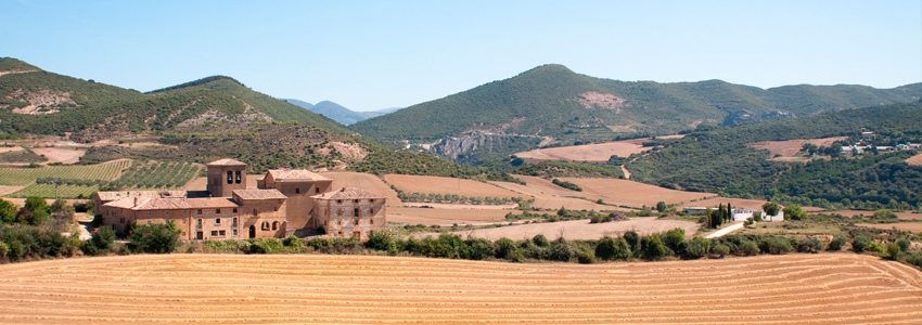 Antiguo  monasterio medieval de Santa María de Eguiarte,  Casa Rural La Sacristana y la mieleria la Sacristana